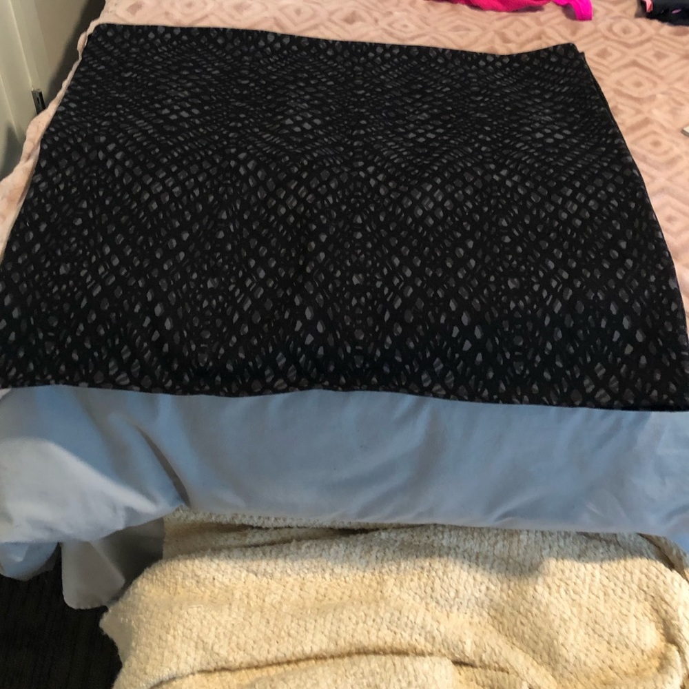 Lululemon Grey and Black Scarf